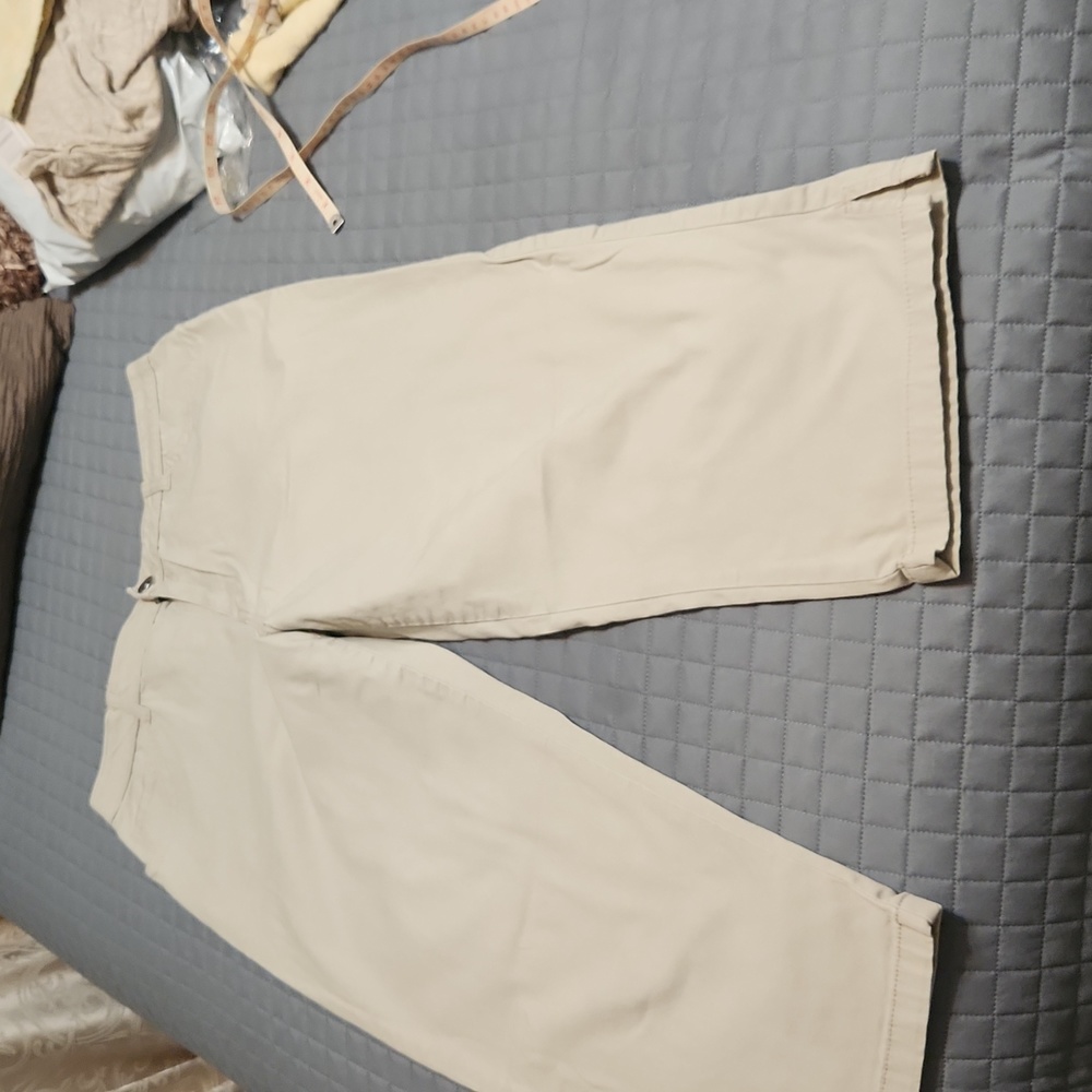 Croped  khakis